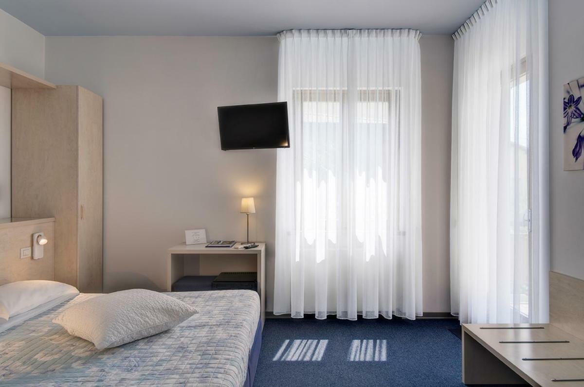 Hotel Erika Мальчезине Экстерьер фото