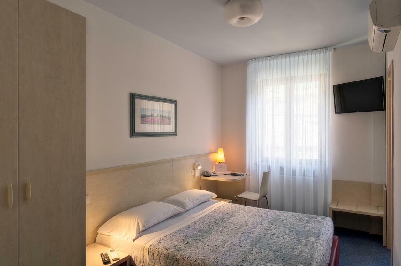 Hotel Erika Мальчезине Экстерьер фото